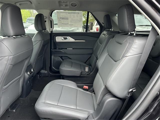 new 2025 Ford Explorer car