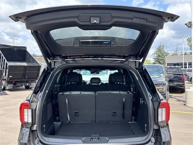 new 2025 Ford Explorer car