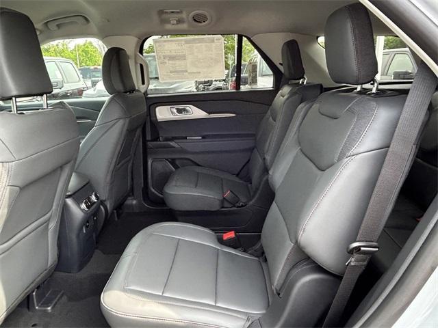 new 2025 Ford Explorer car