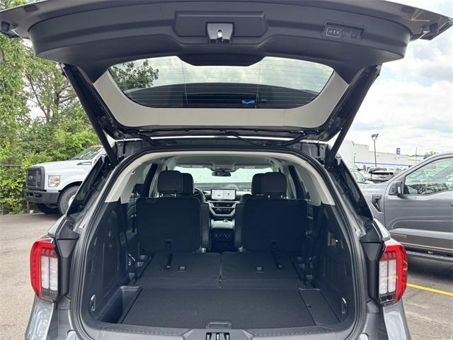 new 2025 Ford Explorer car
