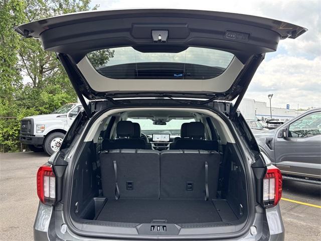 new 2025 Ford Explorer car
