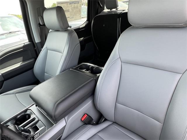 new 2025 Ford F-150 Lightning car