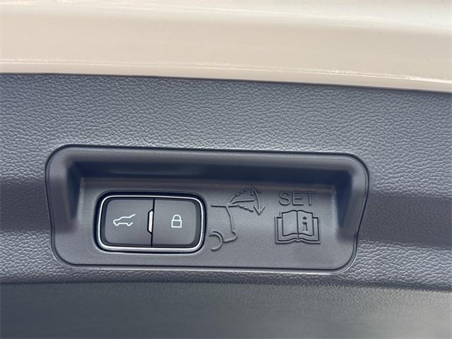 new 2025 Ford Explorer car