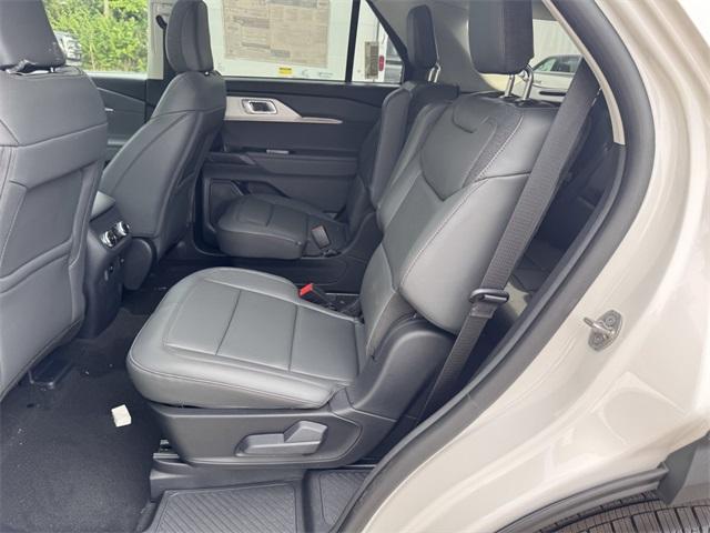 new 2025 Ford Explorer car