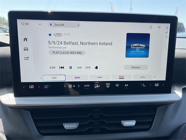 new 2025 Ford Explorer car