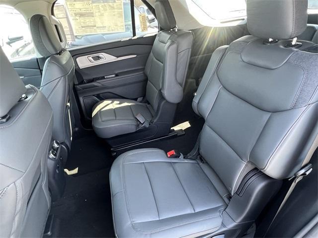 new 2025 Ford Explorer car