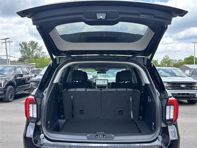new 2025 Ford Explorer car