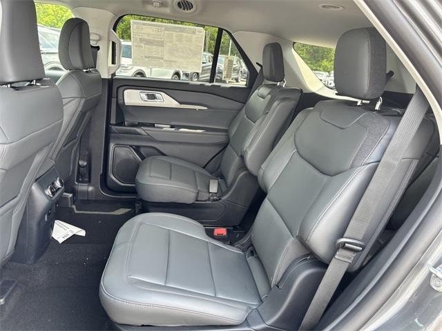 new 2025 Ford Explorer car