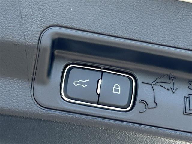 new 2025 Ford Explorer car