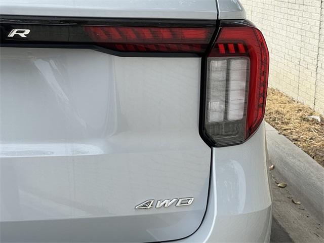 new 2025 Ford Explorer car