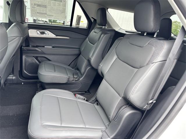 new 2025 Ford Explorer car