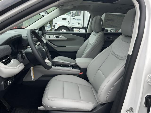 new 2025 Ford Explorer car