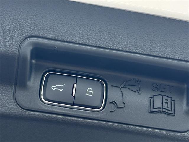 new 2025 Ford Explorer car