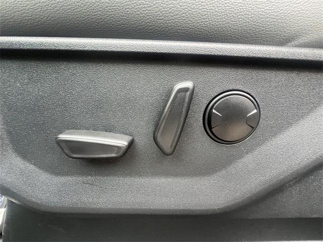 new 2025 Ford F-150 Lightning car
