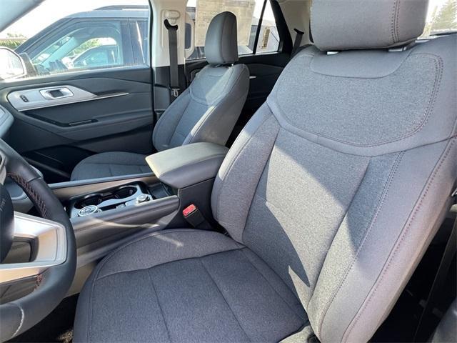 new 2025 Ford Explorer car