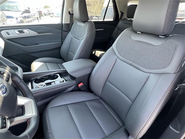 new 2025 Ford Explorer car