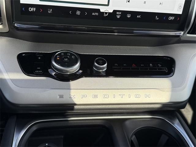new 2025 Ford Expedition car, priced at $72,505