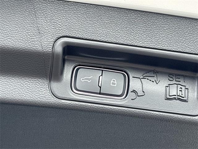 new 2025 Ford Explorer car