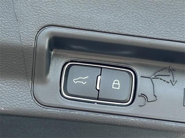 new 2025 Ford Explorer car