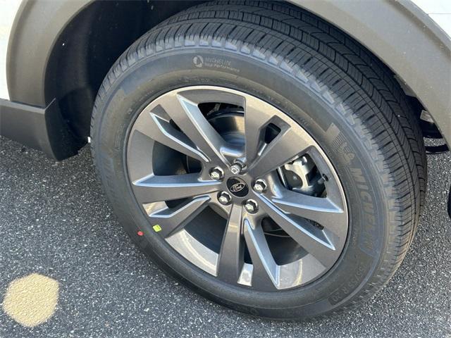 new 2025 Ford Explorer car