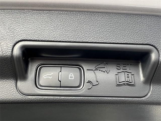 new 2025 Ford Explorer car