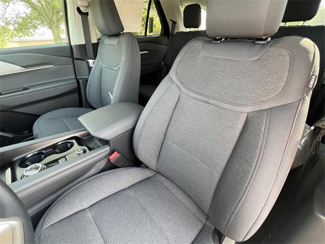 new 2025 Ford Explorer car