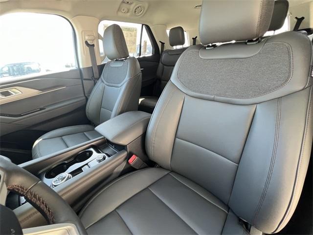 new 2025 Ford Explorer car