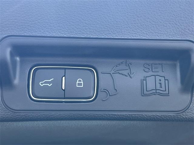 new 2025 Ford Explorer car