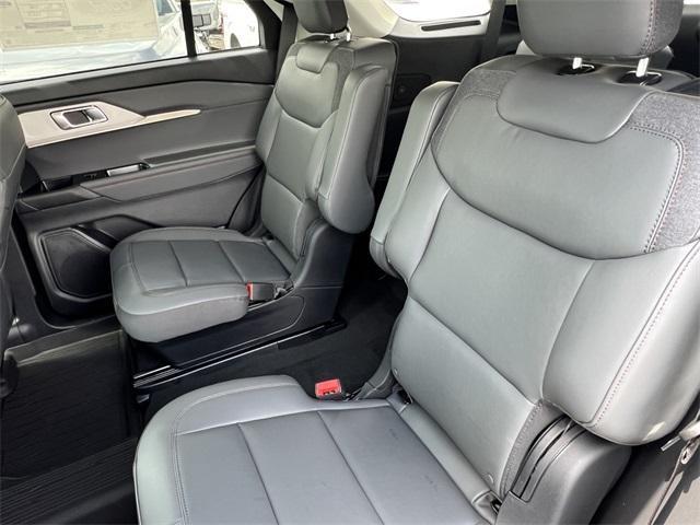 new 2025 Ford Explorer car