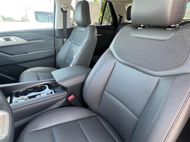 new 2025 Ford Explorer car