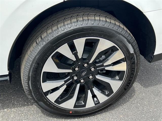 new 2025 Ford Expedition car