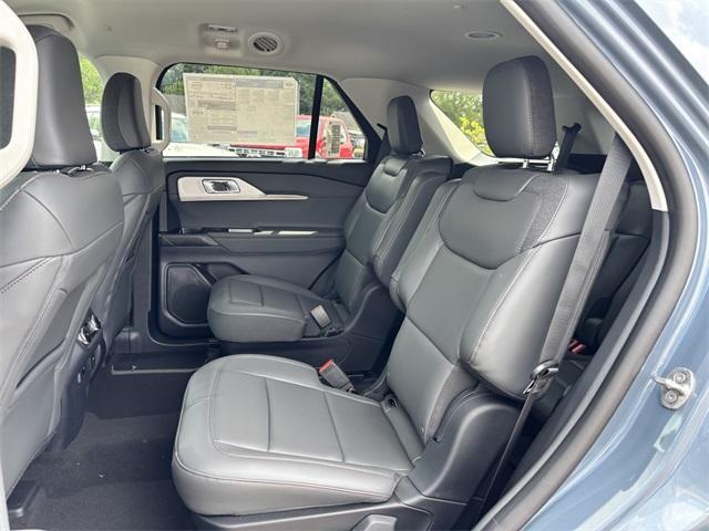 new 2025 Ford Explorer car