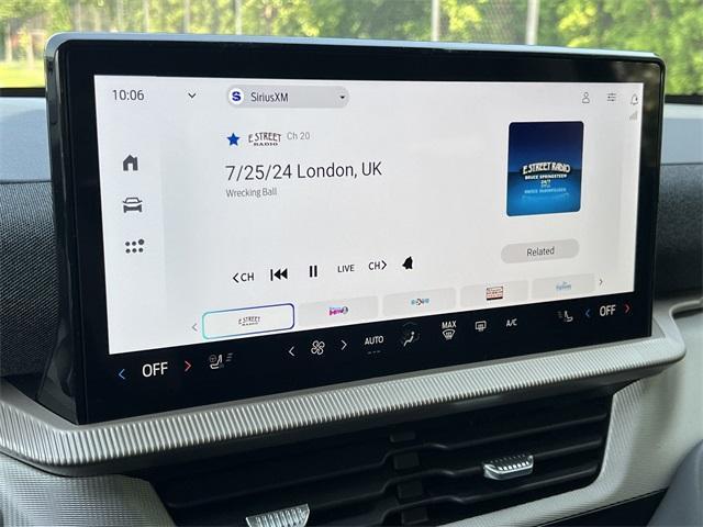 new 2025 Ford Explorer car