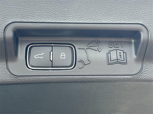new 2025 Ford Explorer car