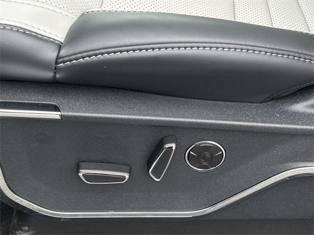 new 2025 Ford F-150 Lightning car