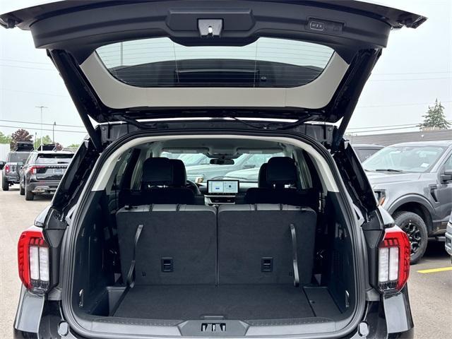 new 2025 Ford Explorer car