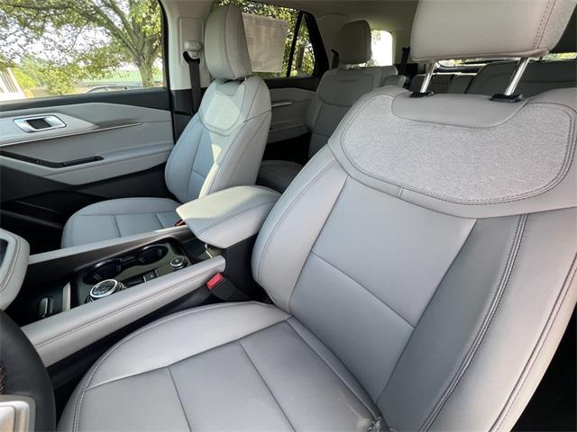 new 2025 Ford Explorer car