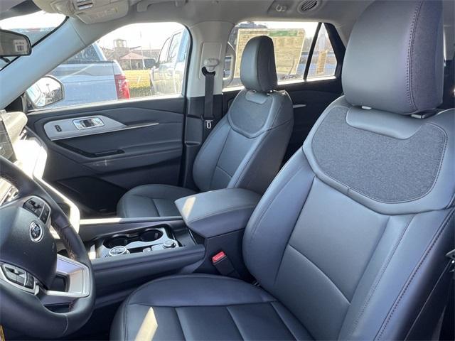 new 2025 Ford Explorer car