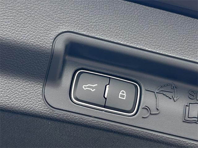 new 2025 Ford Explorer car