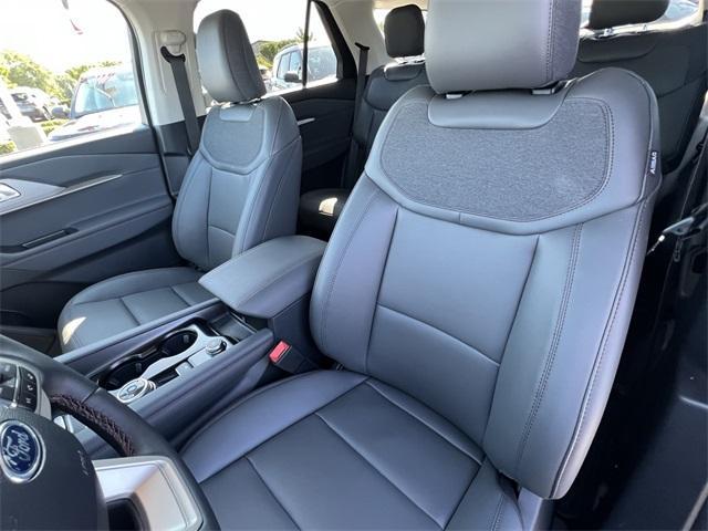 new 2025 Ford Explorer car
