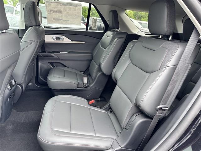 new 2025 Ford Explorer car