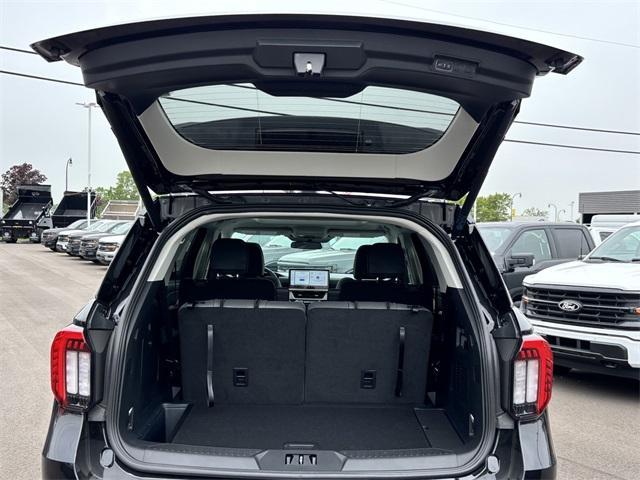 new 2025 Ford Explorer car