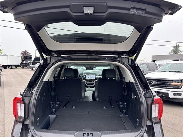 new 2025 Ford Explorer car