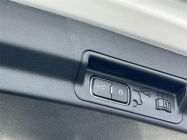 new 2025 Ford Explorer car