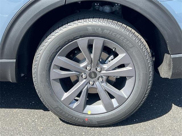 new 2025 Ford Explorer car