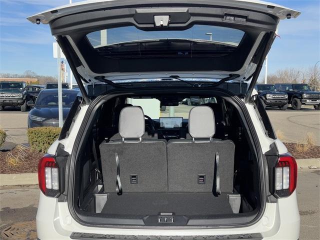 new 2025 Ford Explorer car