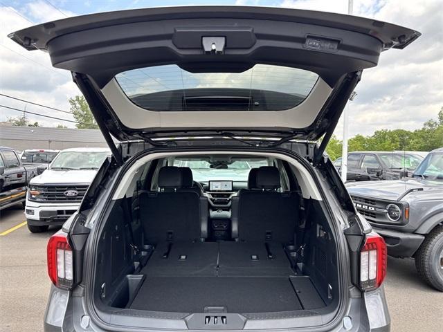 new 2025 Ford Explorer car