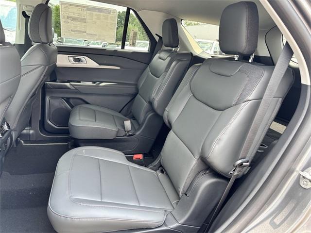 new 2025 Ford Explorer car