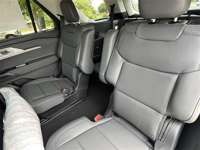 new 2025 Ford Explorer car