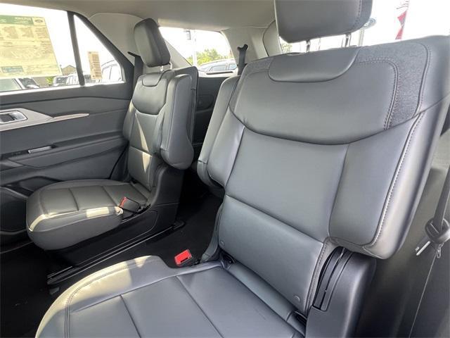 new 2025 Ford Explorer car